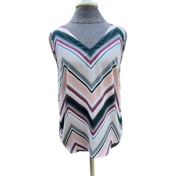 Maurices v neck, sleeveless chevron pattern blouse size small - Picture 2 of 5